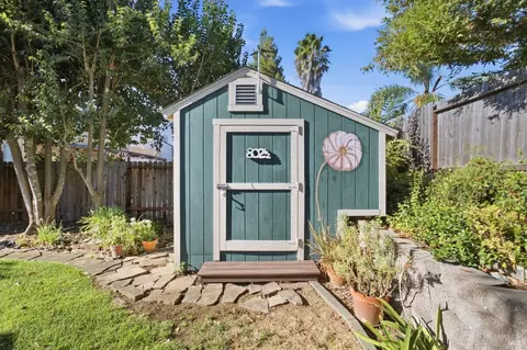 Exterior - 802 Monaghan Cir, Vacaville, CA 95688 photo 10 of 11