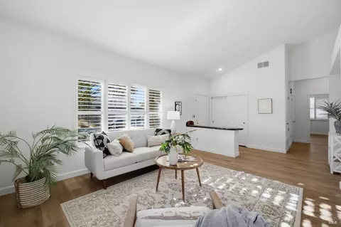 Living - 802 Monaghan Cir, Vacaville, CA 95688 photo 2 of 7