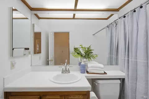 Bath - 802 Monaghan Cir, Vacaville, CA 95688 photo 4 of 5