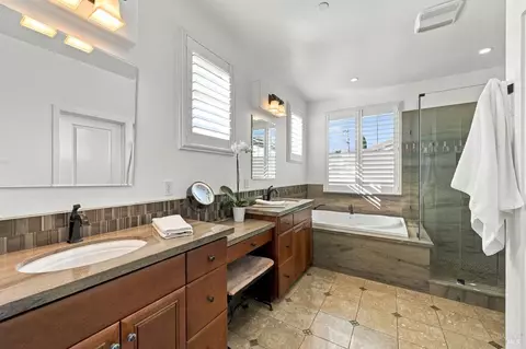 Bath - 218 Saffron Ct, Napa, CA 94559 photo 3 of 5