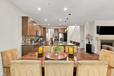 Dining - 218 Saffron Ct, Napa, CA 94559 photo 3 of 4