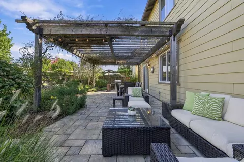 Exterior - 218 Saffron Ct, Napa, CA 94559 photo 7 of 15