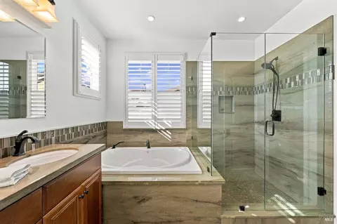Bath - 218 Saffron Ct, Napa, CA 94559 photo 4 of 5