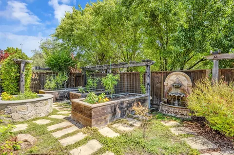 Exterior - 218 Saffron Ct, Napa, CA 94559 photo 11 of 15