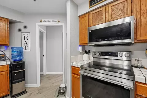 Kitchen - 1102 Charter Ln, Fairfield, CA 94533 photo 7 of 8