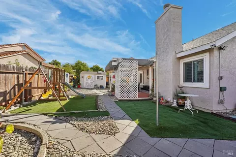 Exterior - 1102 Charter Ln, Fairfield, CA 94533 photo 9 of 22