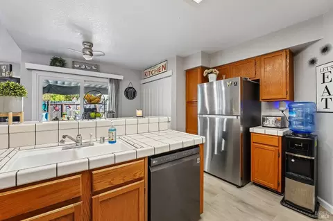 Kitchen - 1102 Charter Ln, Fairfield, CA 94533 photo 8 of 8