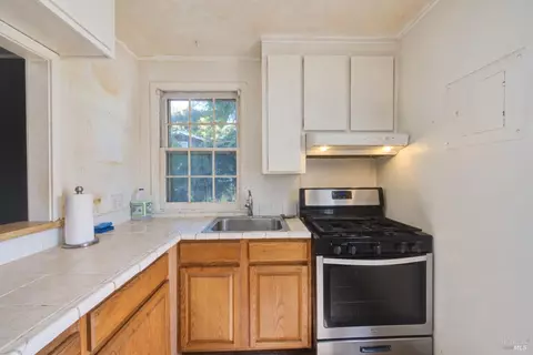Kitchen - 62 Parrott St, Vallejo, CA 94590 photo 2 of 3