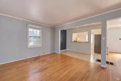 Living - 62 Parrott St, Vallejo, CA 94590 photo 1 of 2