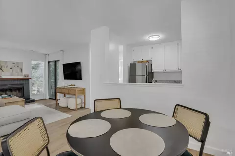 Dining - 308 Mill Rd, Martinez, CA 94553 photo 4 of 4