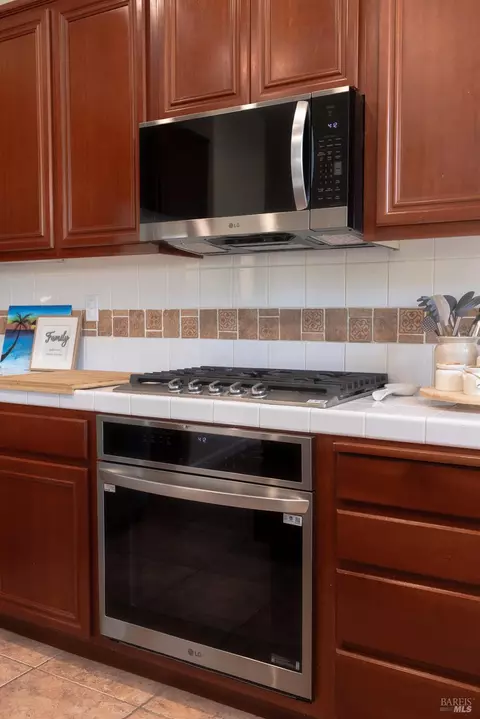 Kitchen - 8400 Bennington Ct, Vallejo, CA 94591 photo 7 of 8
