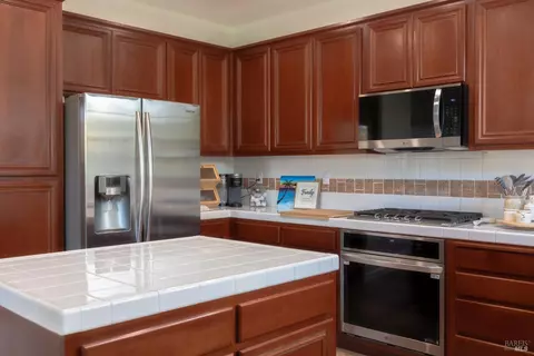 Kitchen - 8400 Bennington Ct, Vallejo, CA 94591 photo 5 of 8