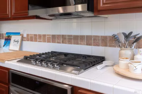 Kitchen - 8400 Bennington Ct, Vallejo, CA 94591 photo 6 of 8