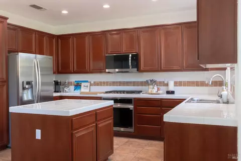 Kitchen - 8400 Bennington Ct, Vallejo, CA 94591 photo 4 of 8