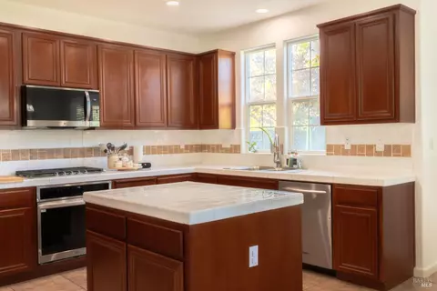 Kitchen - 8400 Bennington Ct, Vallejo, CA 94591 photo 3 of 8