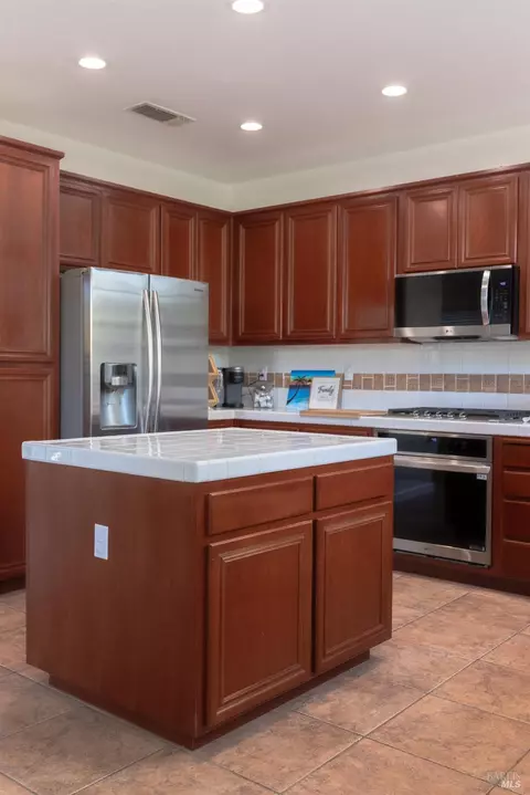 Kitchen - 8400 Bennington Ct, Vallejo, CA 94591 photo 2 of 8