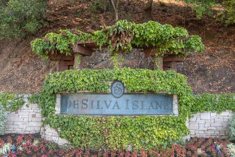 17 De Silva Island Dr, Mill Valley, CA 94941