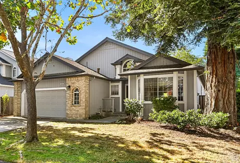 5017 Deerwood Dr, Santa Rosa, CA 95403
