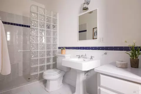 Bath - 494 4th St E, Sonoma, CA 95476 photo 3 of 4