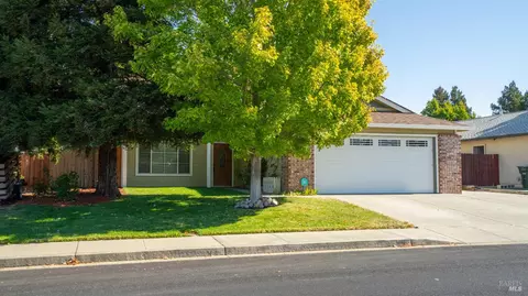 1025 Cinnabar Way, Vacaville, CA 95687