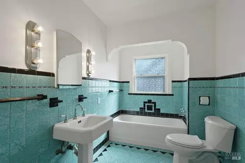 Bath - 2001 Tennessee St, Vallejo, CA 94590 photo 1 of 5