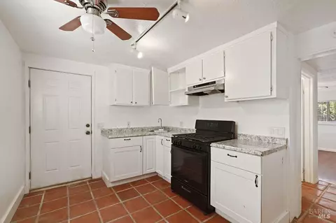 Kitchen - 2001 Tennessee St, Vallejo, CA 94590 photo 4 of 5