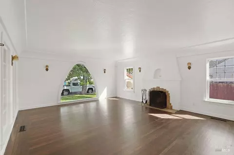 Living - 2001 Tennessee St, Vallejo, CA 94590 photo 1 of 5