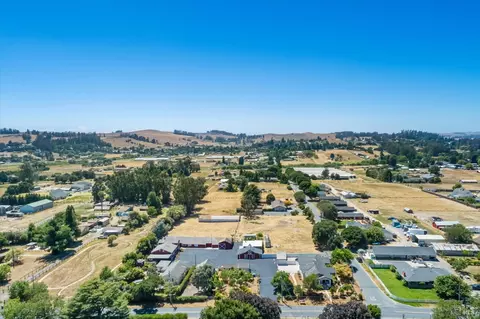724 Liberty Rd, Petaluma, CA 94952