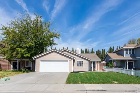 Exterior - 305 Victoria Dr, Dixon, CA 95620 photo 2 of 14