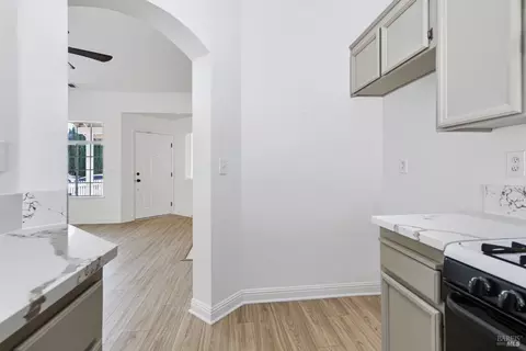 Entry Way - 305 Victoria Dr, Dixon, CA 95620 photo 3 of 3