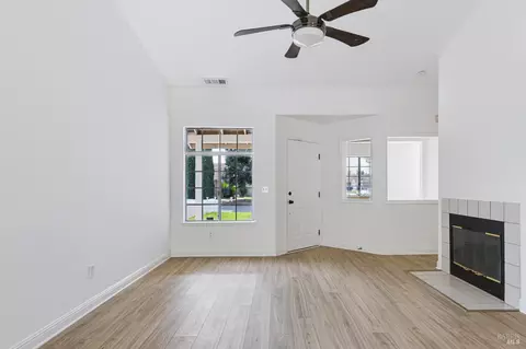 Living - 305 Victoria Dr, Dixon, CA 95620 photo 8 of 10