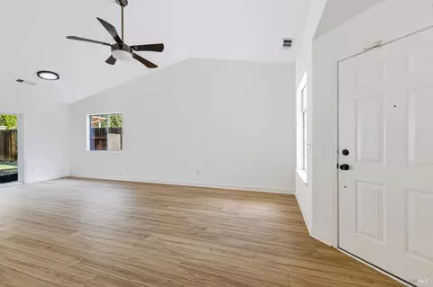 Living - 305 Victoria Dr, Dixon, CA 95620 photo 5 of 10
