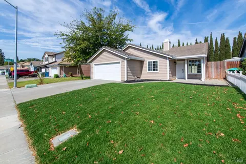 Exterior - 305 Victoria Dr, Dixon, CA 95620 photo 11 of 14