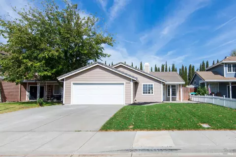 Exterior - 305 Victoria Dr, Dixon, CA 95620 photo 8 of 14