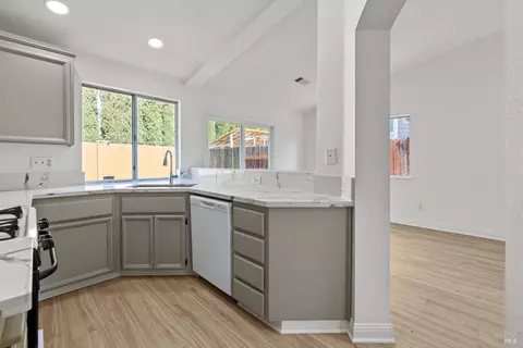 Kitchen - 305 Victoria Dr, Dixon, CA 95620 photo 4 of 4
