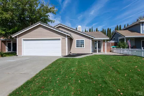 Exterior - 305 Victoria Dr, Dixon, CA 95620 photo 10 of 14