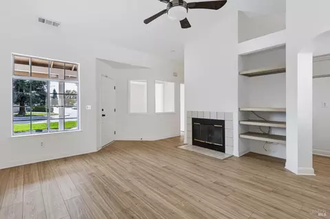 Living - 305 Victoria Dr, Dixon, CA 95620 photo 1 of 10