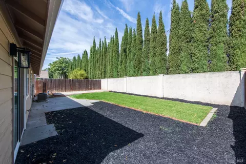 Exterior - 305 Victoria Dr, Dixon, CA 95620 photo 3 of 14