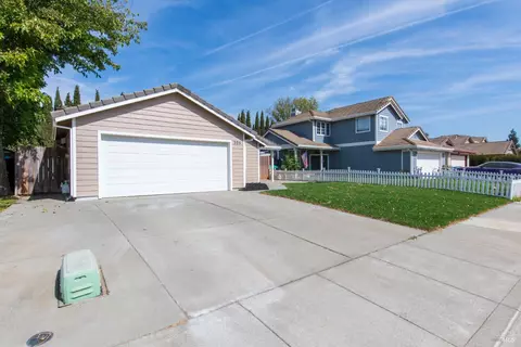 Exterior - 305 Victoria Dr, Dixon, CA 95620 photo 9 of 14