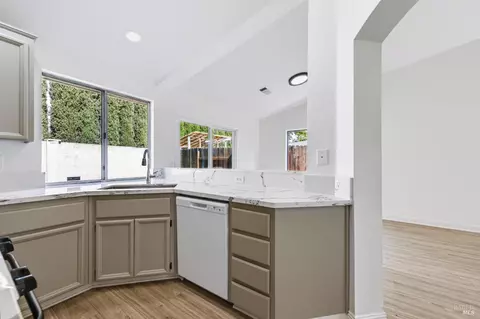 Kitchen - 305 Victoria Dr, Dixon, CA 95620 photo 3 of 4