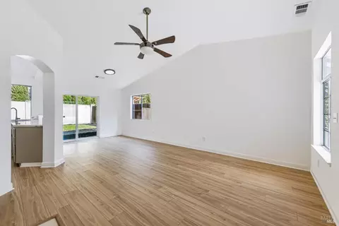 Living - 305 Victoria Dr, Dixon, CA 95620 photo 4 of 10
