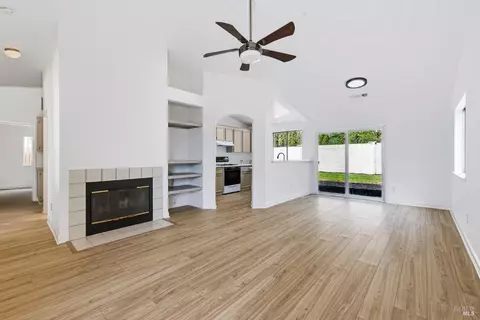 Living - 305 Victoria Dr, Dixon, CA 95620 photo 6 of 10
