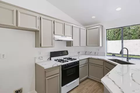 Kitchen - 305 Victoria Dr, Dixon, CA 95620 photo 2 of 4