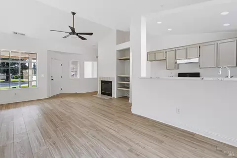 Living - 305 Victoria Dr, Dixon, CA 95620 photo 9 of 10