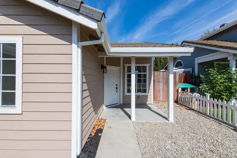 Exterior - 305 Victoria Dr, Dixon, CA 95620 photo 13 of 14