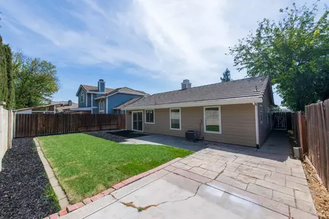 Exterior - 305 Victoria Dr, Dixon, CA 95620 photo 6 of 14