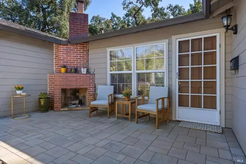 324 Lomitas Ln, Santa Rosa, CA 95404