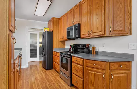 Kitchen - 433 Dahlia St, Fairfield, CA 94533 photo 1 of 2