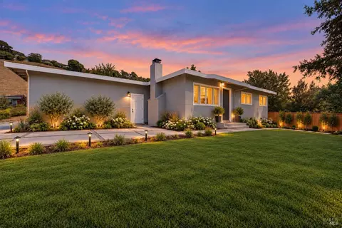 2 Rita Ct, Novato, CA 94945