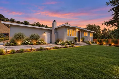 2 Rita Ct, Novato, CA 94945